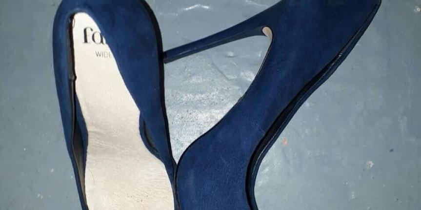 Blue heel pump