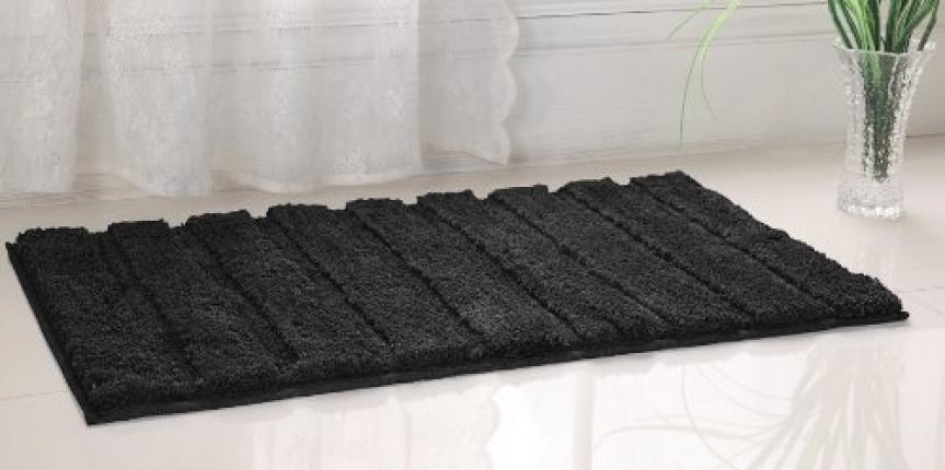 Black bathroom mat