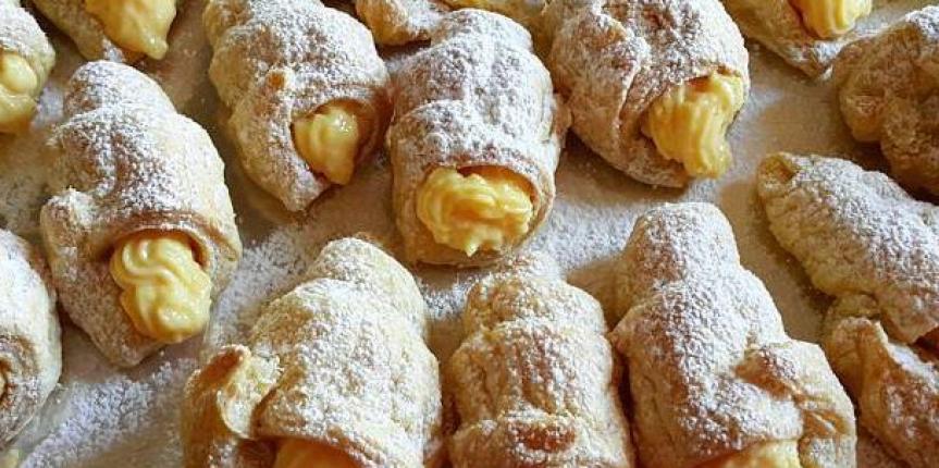 custard eggless pastry cones