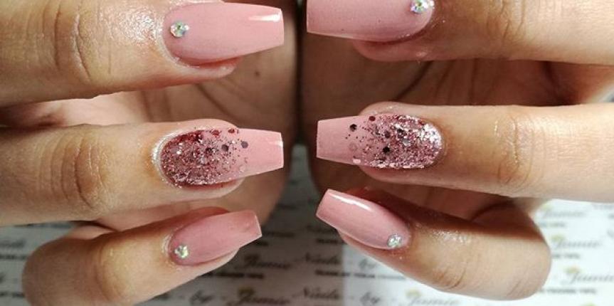 simple pink acrylic nails