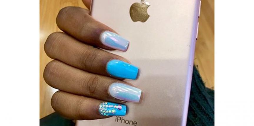 Blue acrylic nails