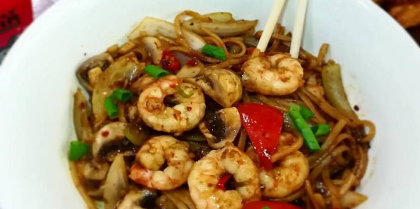 LINGUINE PHAD TOM YUM