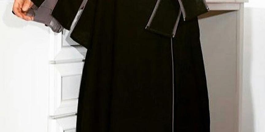 Grey and black pleted abaya